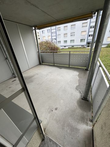 2.5-Zimmer-Wohnung im Hochparterre links mit grossem Balkon - Photo 3