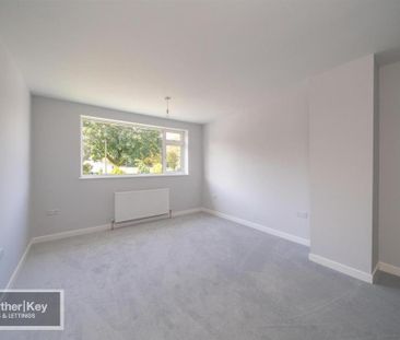 4 bedroom semi-detached house to rent - Photo 5