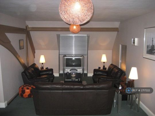 1 bedroom in a flat share to rent - Photo 1