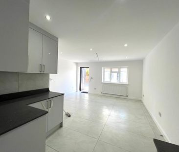 6 bedroom semi-detached house to rent - Photo 6