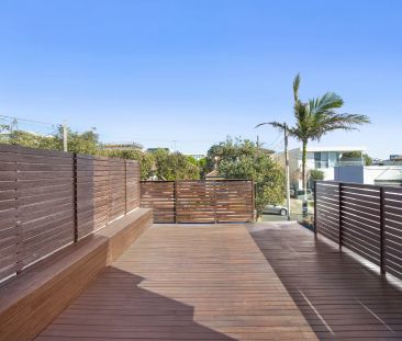 STUNNING COASTAL ARCHITECTURAL ABODE FLOODED IN NATURAL LIGHT - Photo 4