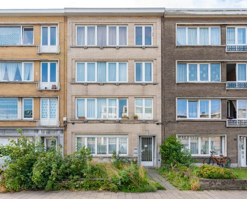 Gerenoveerd appartement met 2 slaapkamers en zonnig terrasje - Photo 1