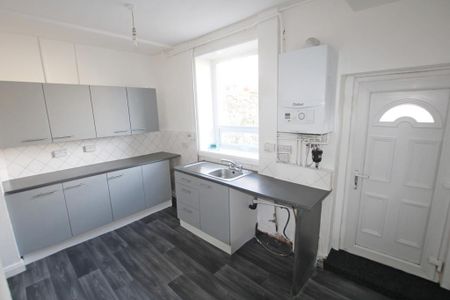 2 bedroom terraced house to rent - Photo 2