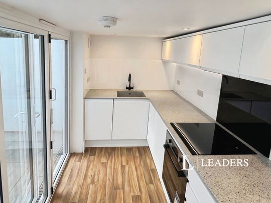 2 bedroom mid-terrace to rent Kemp Street, Brighton - Photo 1