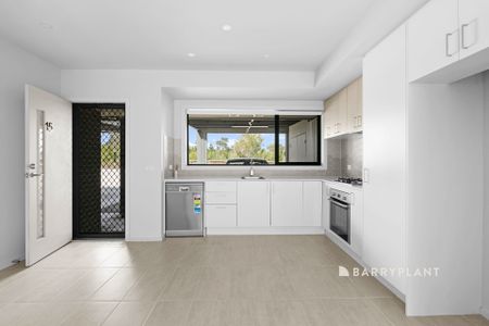 Charming Modern Living in a Peaceful Pocket. - Photo 4