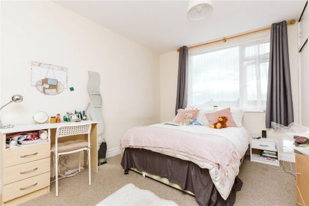 3 bedroom end of terrace house to rent - Photo 2