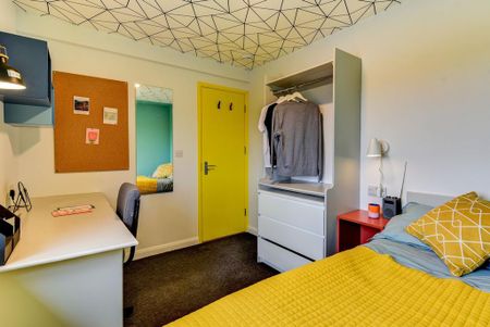 1 bedroom in a house share to rent - Photo 3