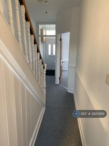 3 bedroom terraced house to rent - Photo 4