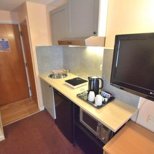 Studio to rent - Photo 2