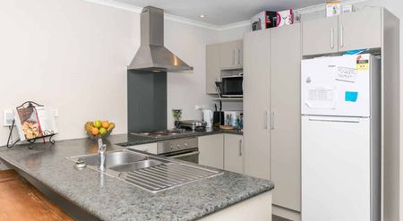 Modern Townhouse - Photo 3