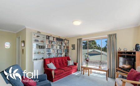 Sunny, Spacious & Ultra-Convenient Lenah Valley Living - Photo 3