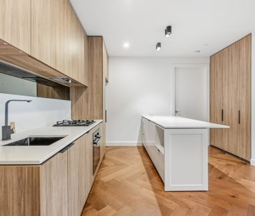 Ground-Floor Apartment with Courtyard - Photo 2