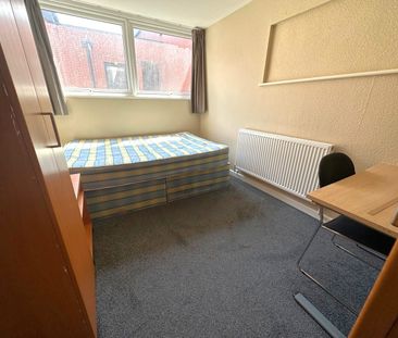 3 Bed Terraced House, Stokes Croft, BS1 - Photo 3