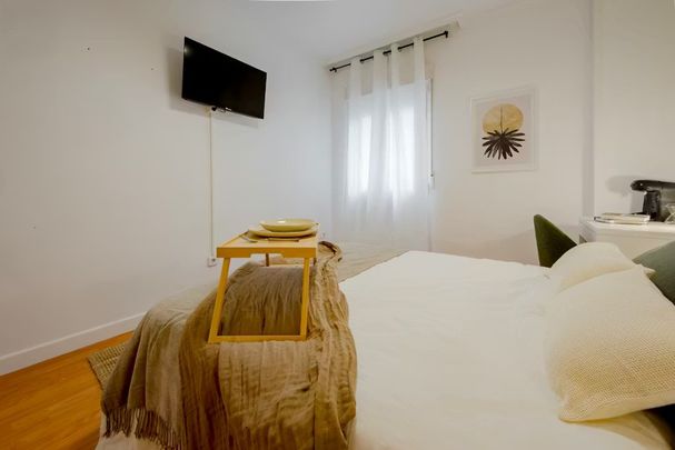 Calle de Biarritz, Madrid, Community of Madrid 28028 - Foto 1