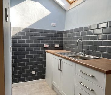 2 bedroom cottage to rent - Photo 2