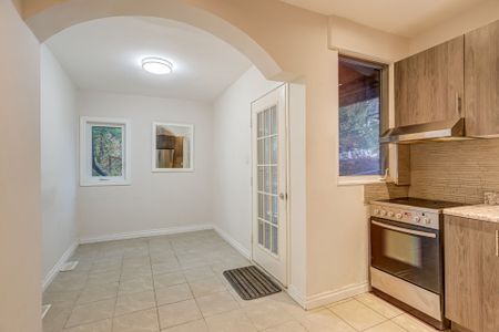 For Lease - 238 Saint Clarens Avenue Unit# Main, Toronto, Ontario - Photo 3