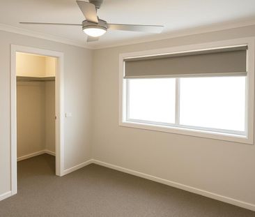 STUNNING TOWNHOUSE (Only 2 on the block!) - INCLUDING GARDENING! - Photo 3