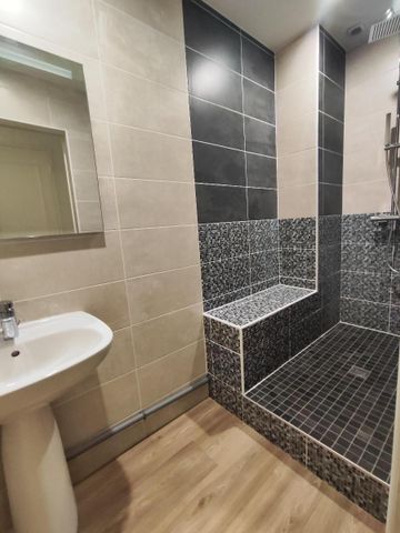 Location Appartement 4 pièces 97m² POITIERS 86000 - Photo 4