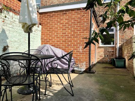 2 bedroom terraced house to rent - Photo 2