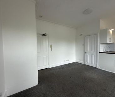 Studio to rent - Photo 6
