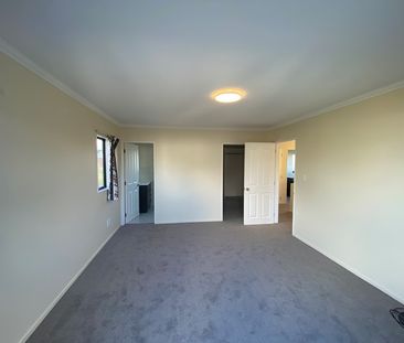 Te Atatu Peninsula-5 Bedroom Family House - Photo 6