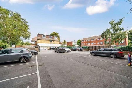 Slough, Berkshire, SL1 - Photo 3