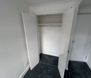 Spinners End Drive, Cradley Heath, West Midlands - Photo 6