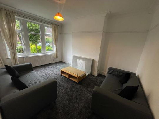 1 bedroom in a house share to rent - Photo 1