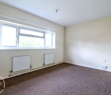 2 Bedroom Flat / Apartment to let - Photo 4