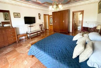 LONG TERM RENTAL. Spacious villa with 6 bedrooms for rent.