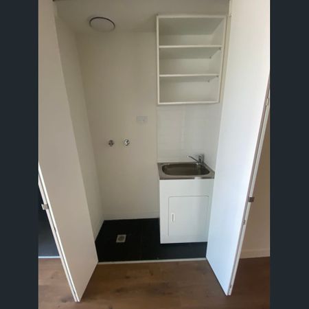 Vibrant Apartment - Photo 4