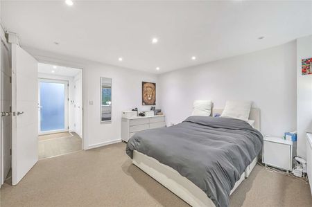 A lovely one bedroom flat in a unique development in Wimbledon. - Photo 3