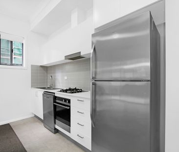 One Bedroom Apartment Plus Study in Ideal Location - Photo 2