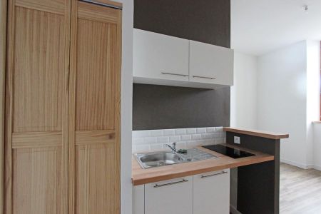 UN STUDIO CHALEUREUX EN CENTRE-VILLE, PROCHE MÉDIATHÈQUE. - Photo 2