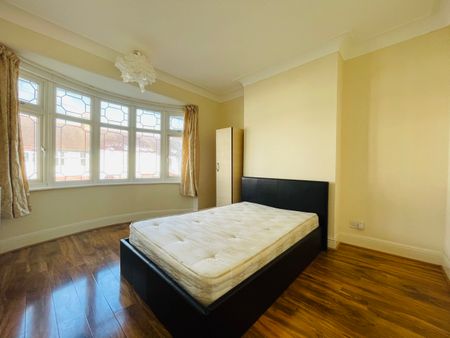 Gorringe Park Avenue, Tooting - Photo 5