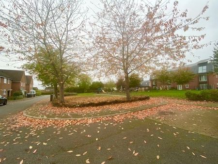 Hopton Grove, NEWPORT PAGNELL - Photo 2