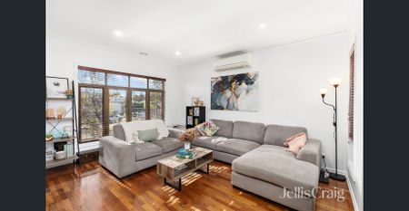 Stylish, Low-Maintenance Townhouse in Prime Briar Hill Location - Photo 2