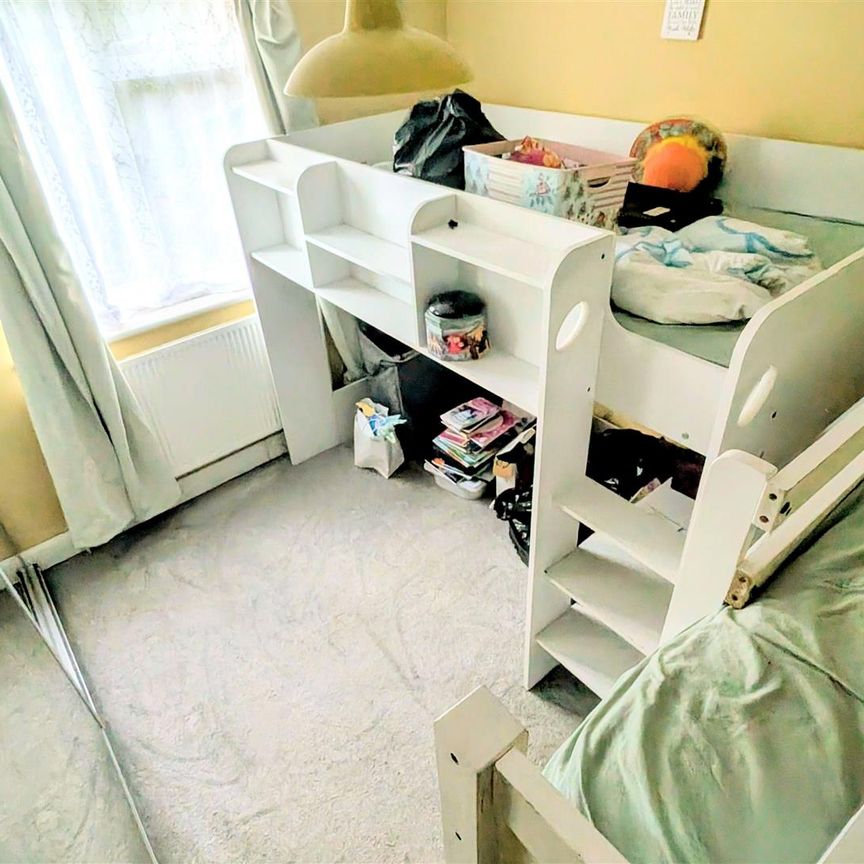 Priory Avenue, High Wycombe - Photo 1