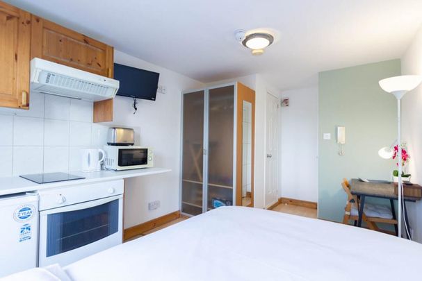 Flat 12 West Cromwell Road, Earls Court SW5 9QL - Photo 1