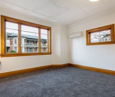 Light,Sunny, One bedroom Art Deco Apartment - Photo 3