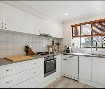 22B Trusmore Crescent, Craigie, WA 6025 - Photo 5