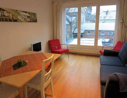 Zeitlose, möblierte Wohnung mit Balkon in der Kölner Südstadt - Foto 1