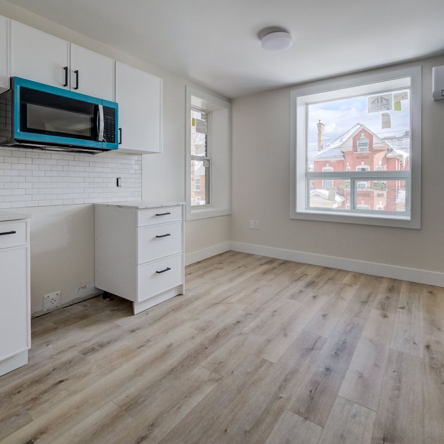 For Lease - 22 Grant Avenue Unit# 2, Hamilton, Ontario - Photo 1