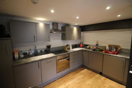 4 bedroom flat to rent - Photo 5