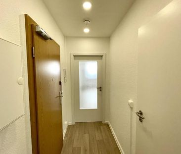 Super schicke 2-Raumwohnung mit traumhaftem Ausblick u. modernem Bad - Foto 3