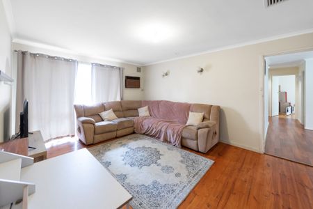 3 BEDROOM FAMILY HOME - Photo 4