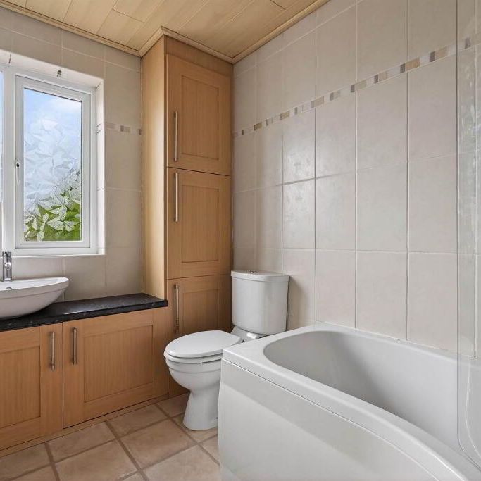 11 Thornhill Parade, Belfast, BT5 7AT - Photo 1