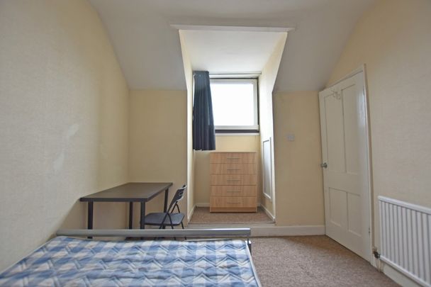 3 Bedroom Mid Terraced House - Photo 1