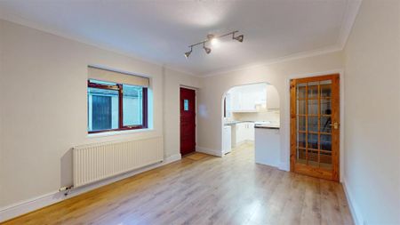3 bedroom semi-detached house to rent - Photo 4