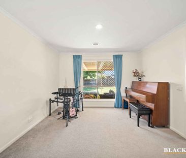 Spacious Family Home in the Heart of Gungahlin - Photo 4